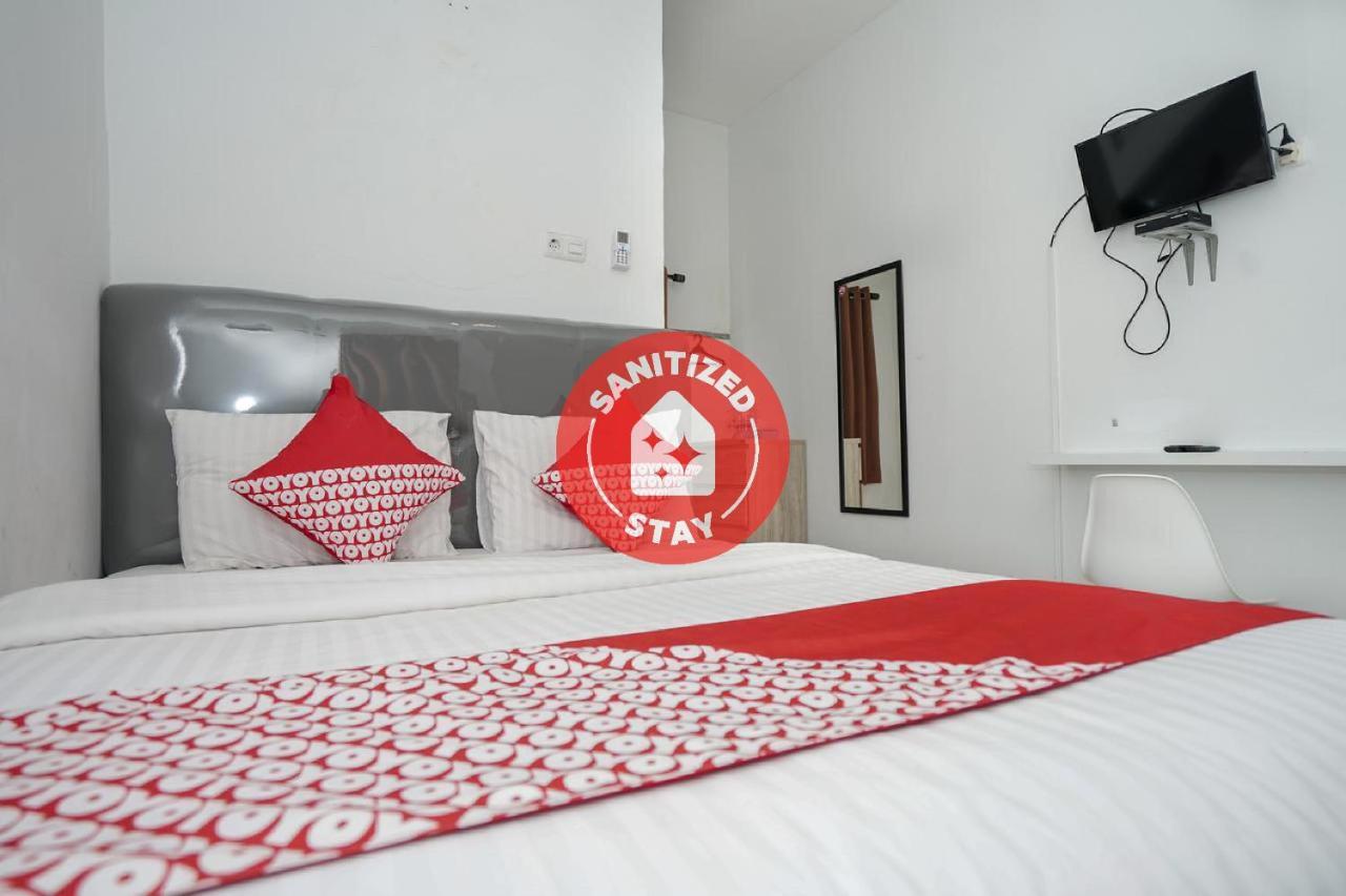 Oyo 183 The Pipe House Hotel Palembang Bagian luar foto