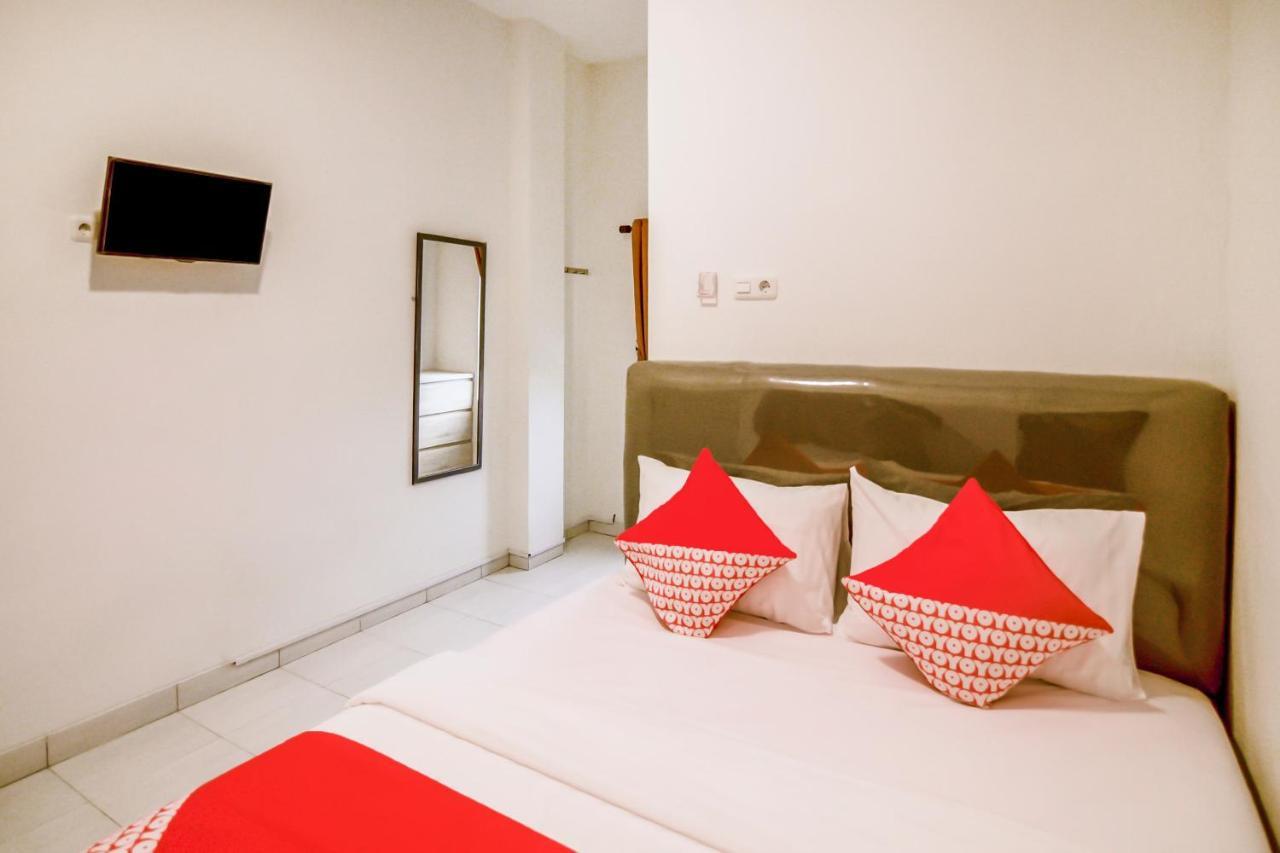 Oyo 183 The Pipe House Hotel Palembang Bagian luar foto