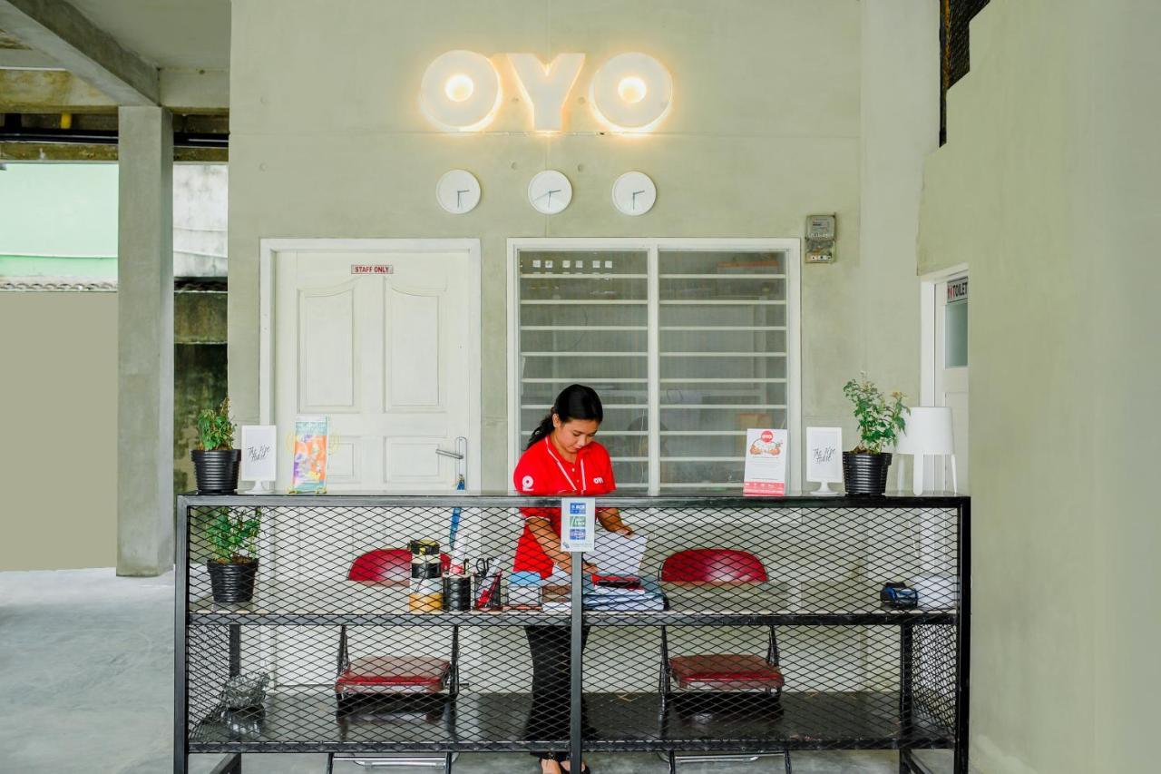 Oyo 183 The Pipe House Hotel Palembang Bagian luar foto