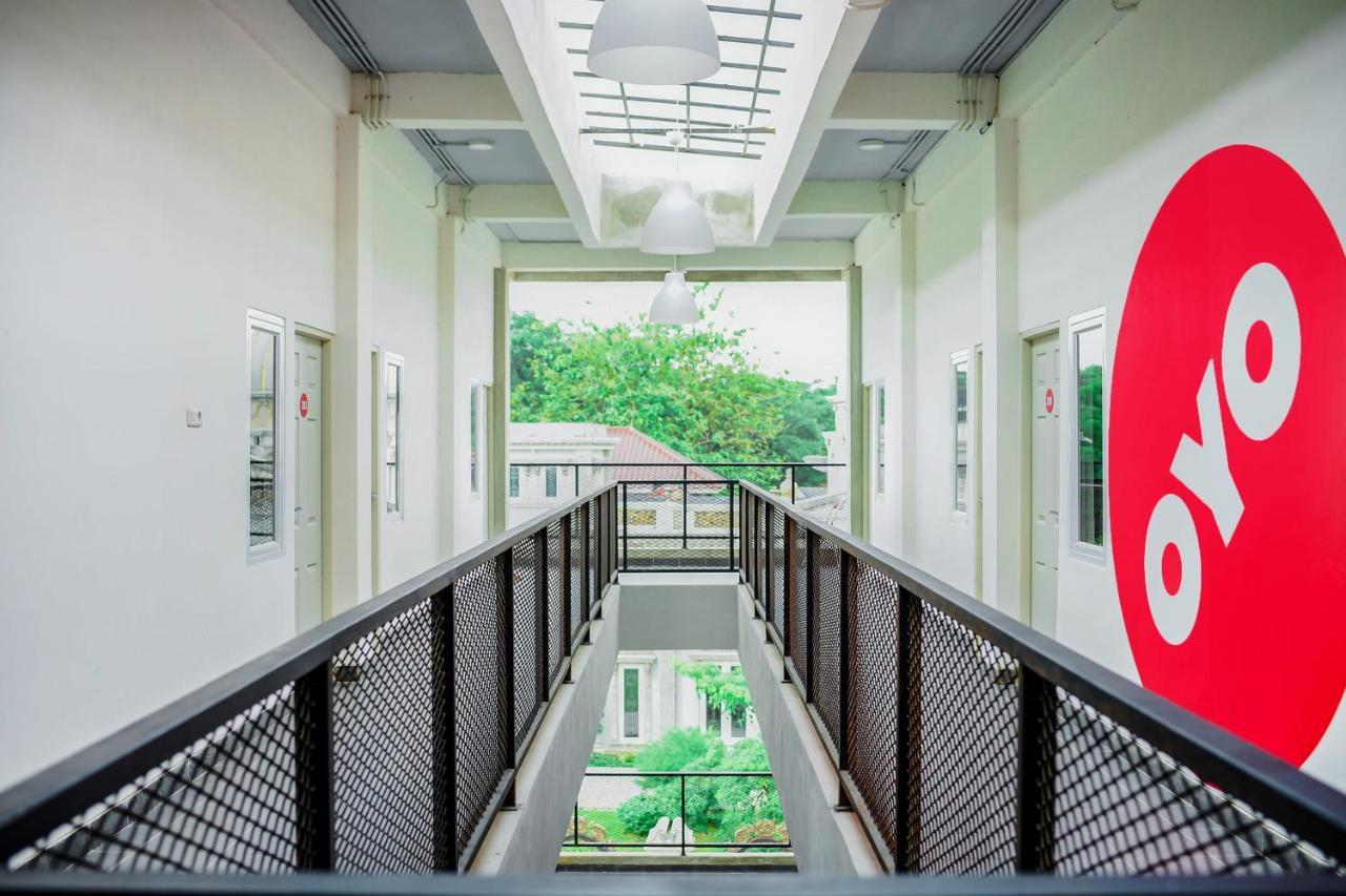 Oyo 183 The Pipe House Hotel Palembang Bagian luar foto