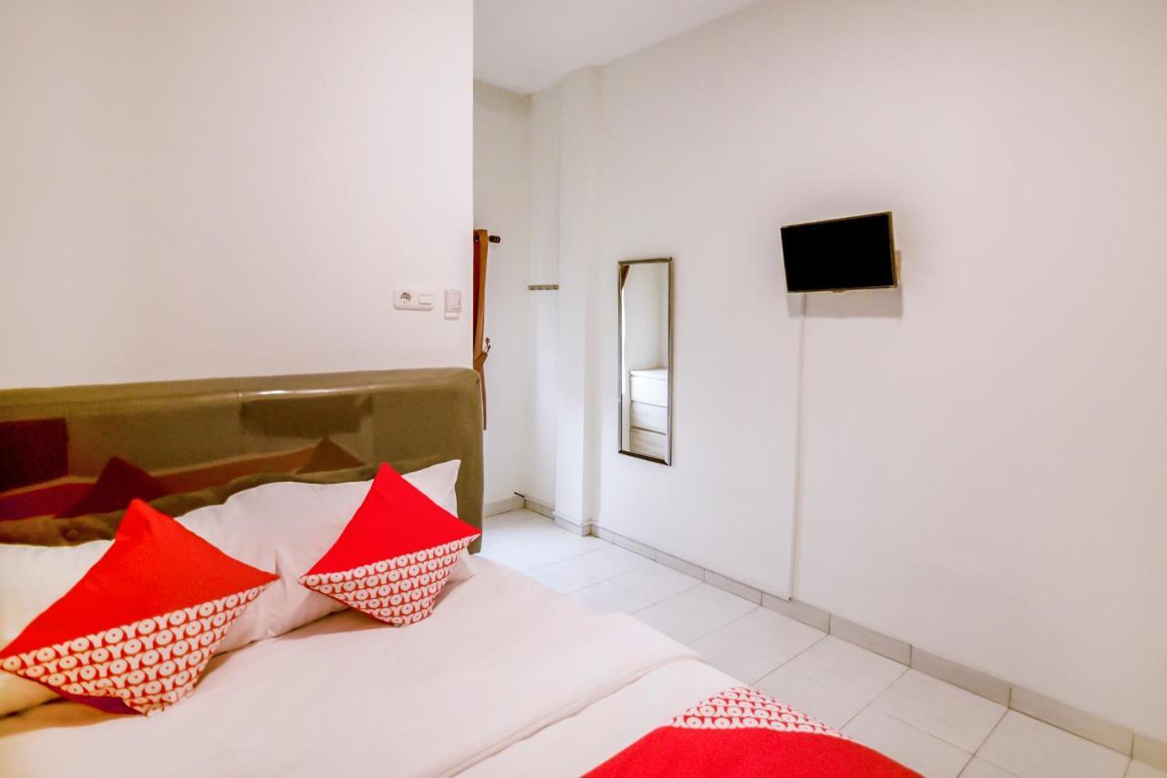 Oyo 183 The Pipe House Hotel Palembang Bagian luar foto