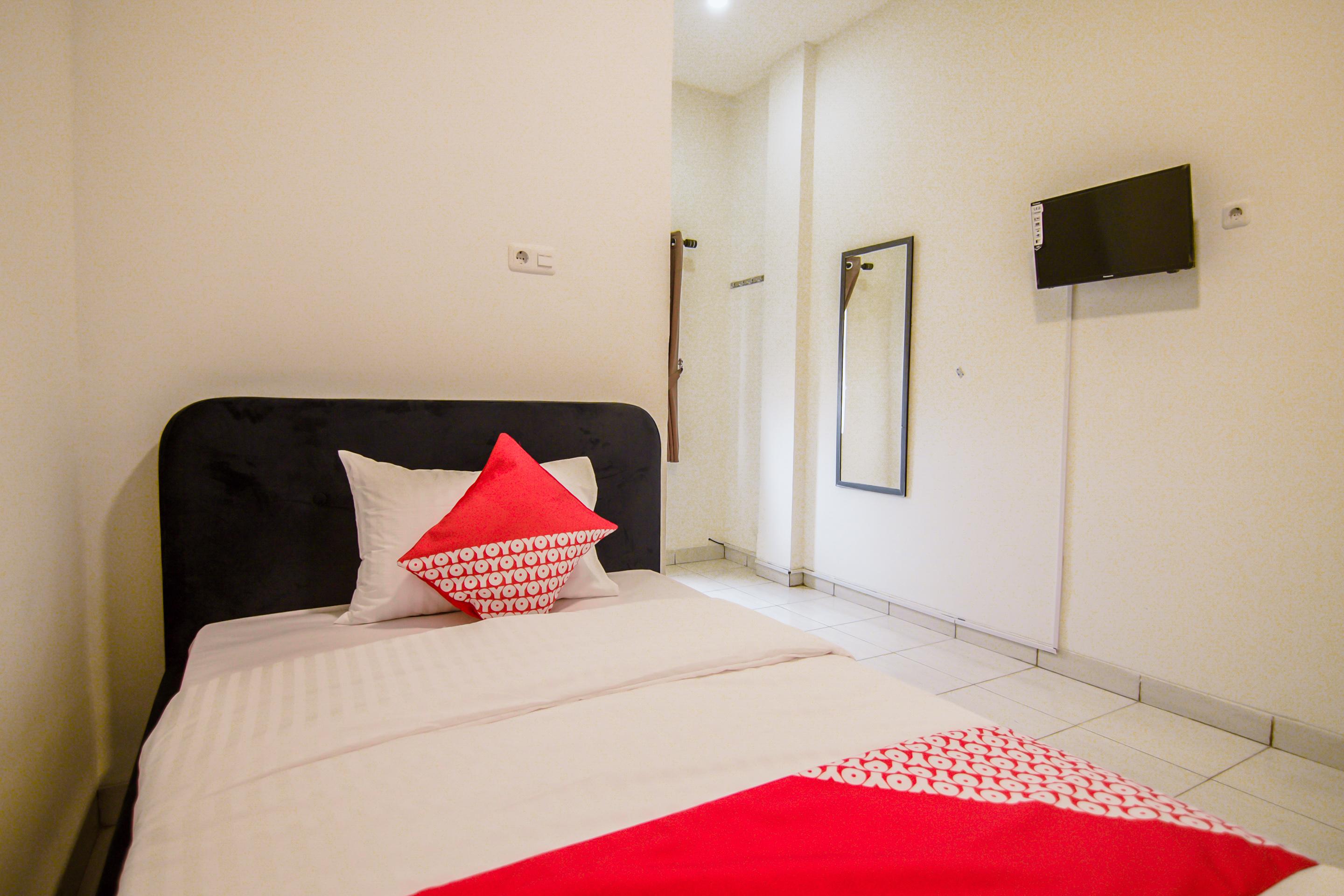 Oyo 183 The Pipe House Hotel Palembang Bagian luar foto