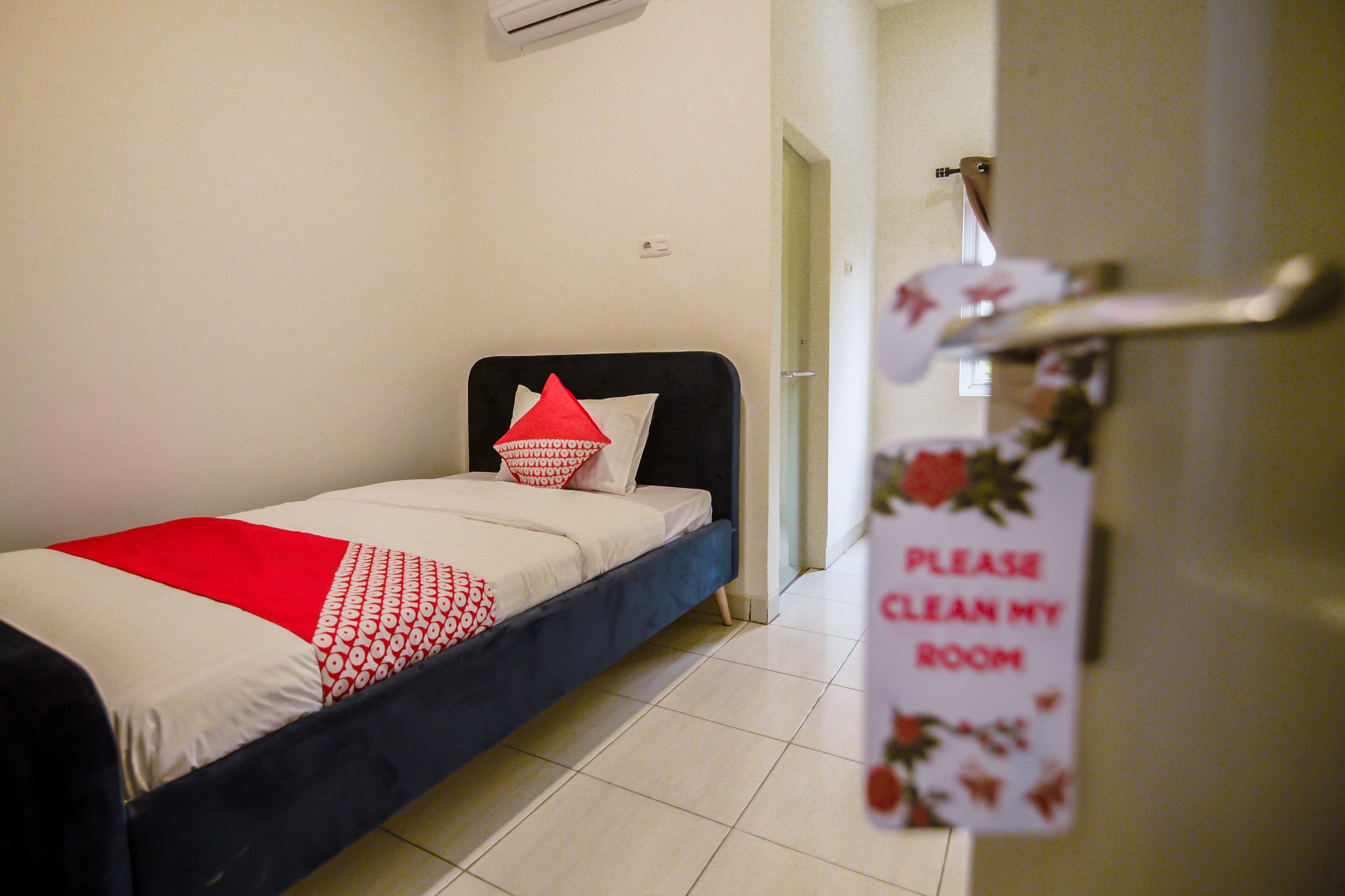 Oyo 183 The Pipe House Hotel Palembang Bagian luar foto