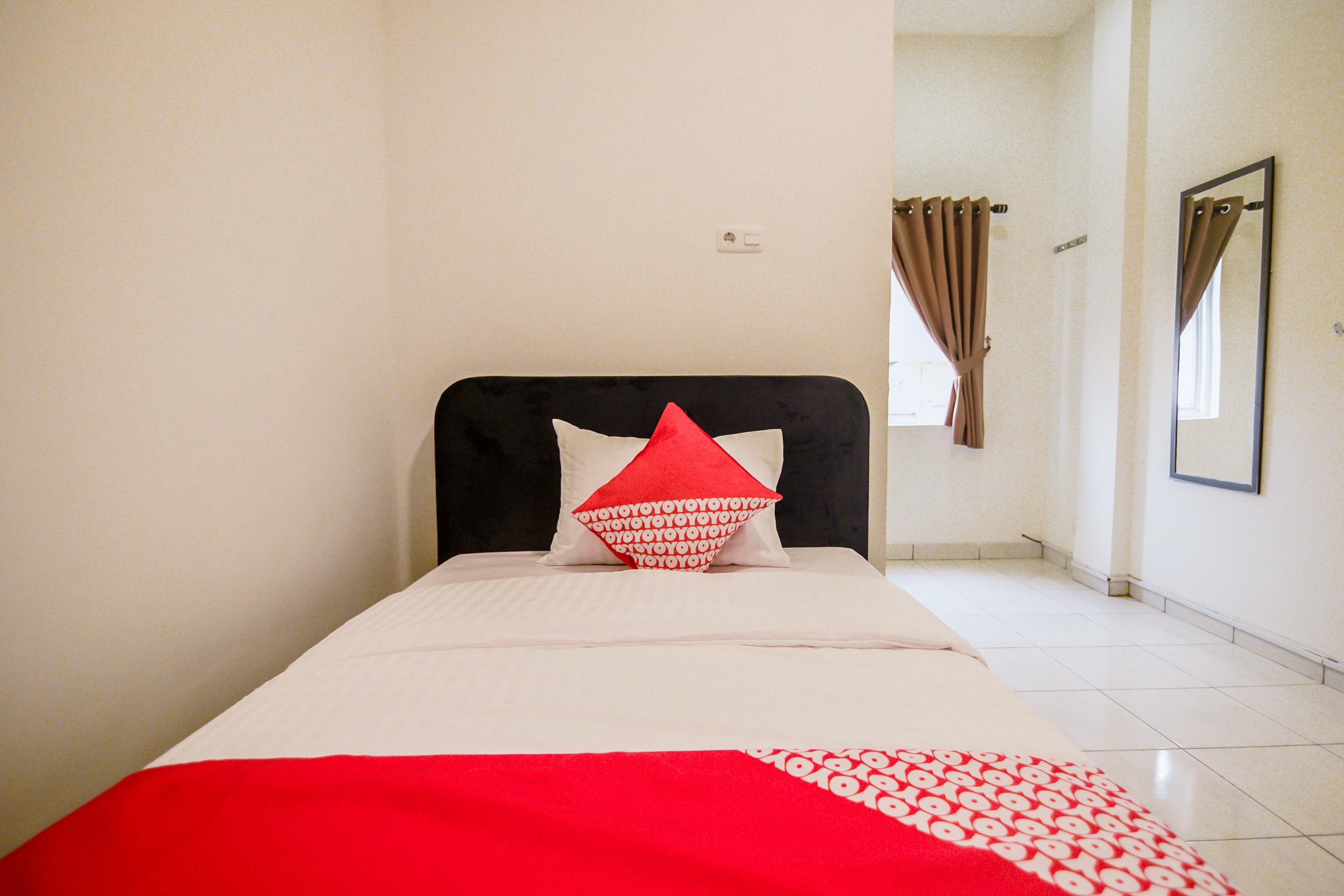 Oyo 183 The Pipe House Hotel Palembang Bagian luar foto