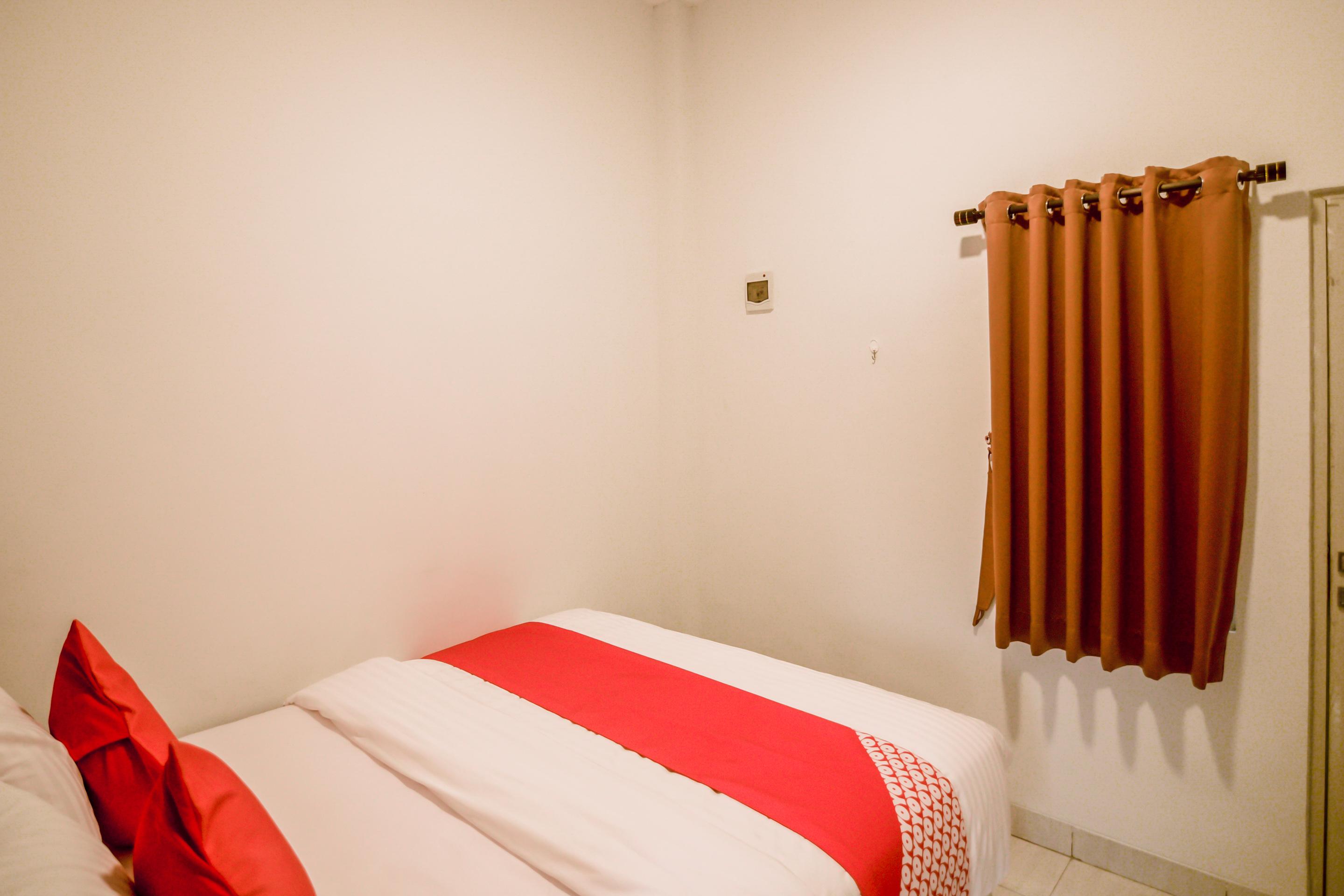Oyo 183 The Pipe House Hotel Palembang Bagian luar foto