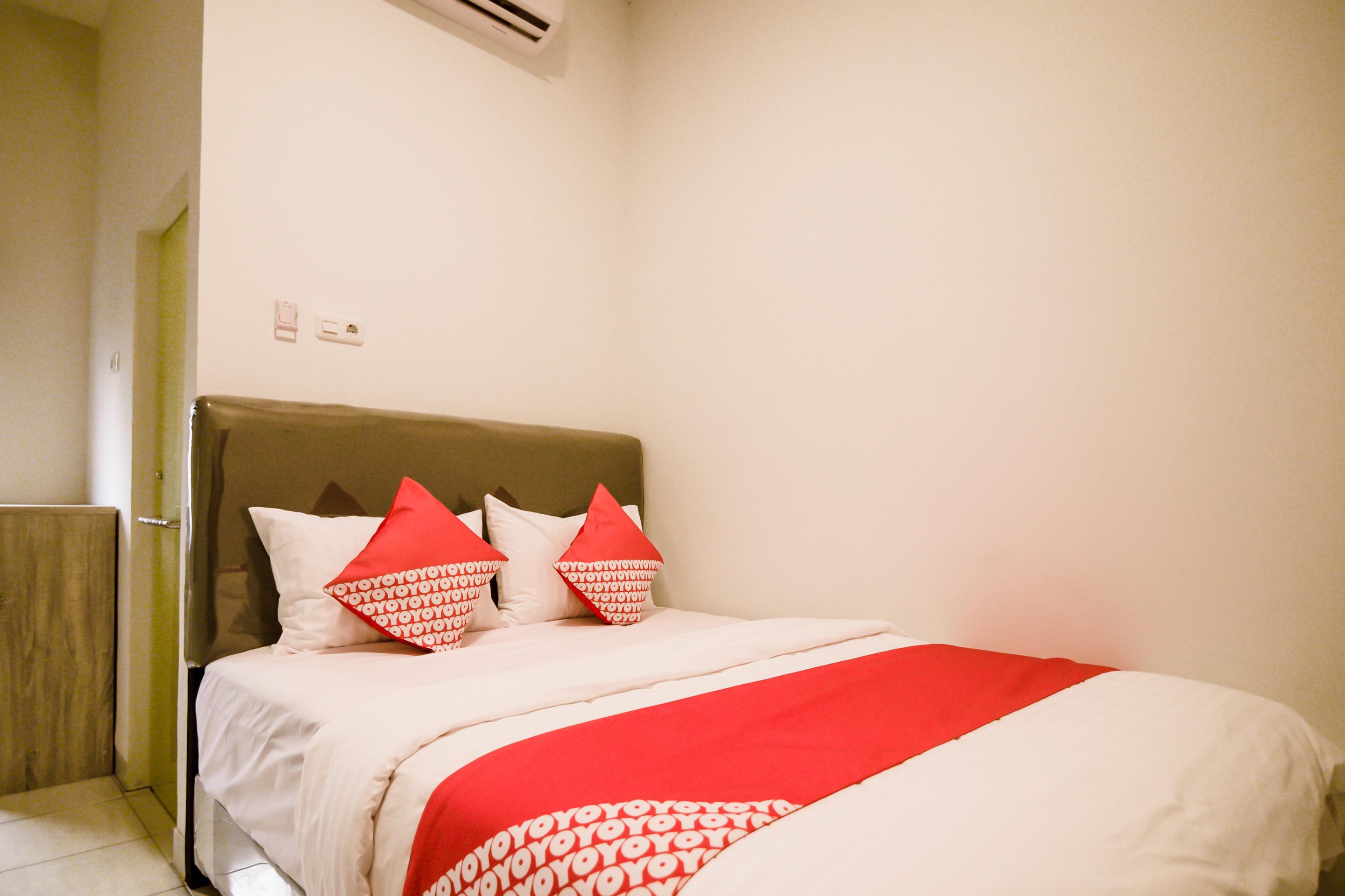 Oyo 183 The Pipe House Hotel Palembang Bagian luar foto