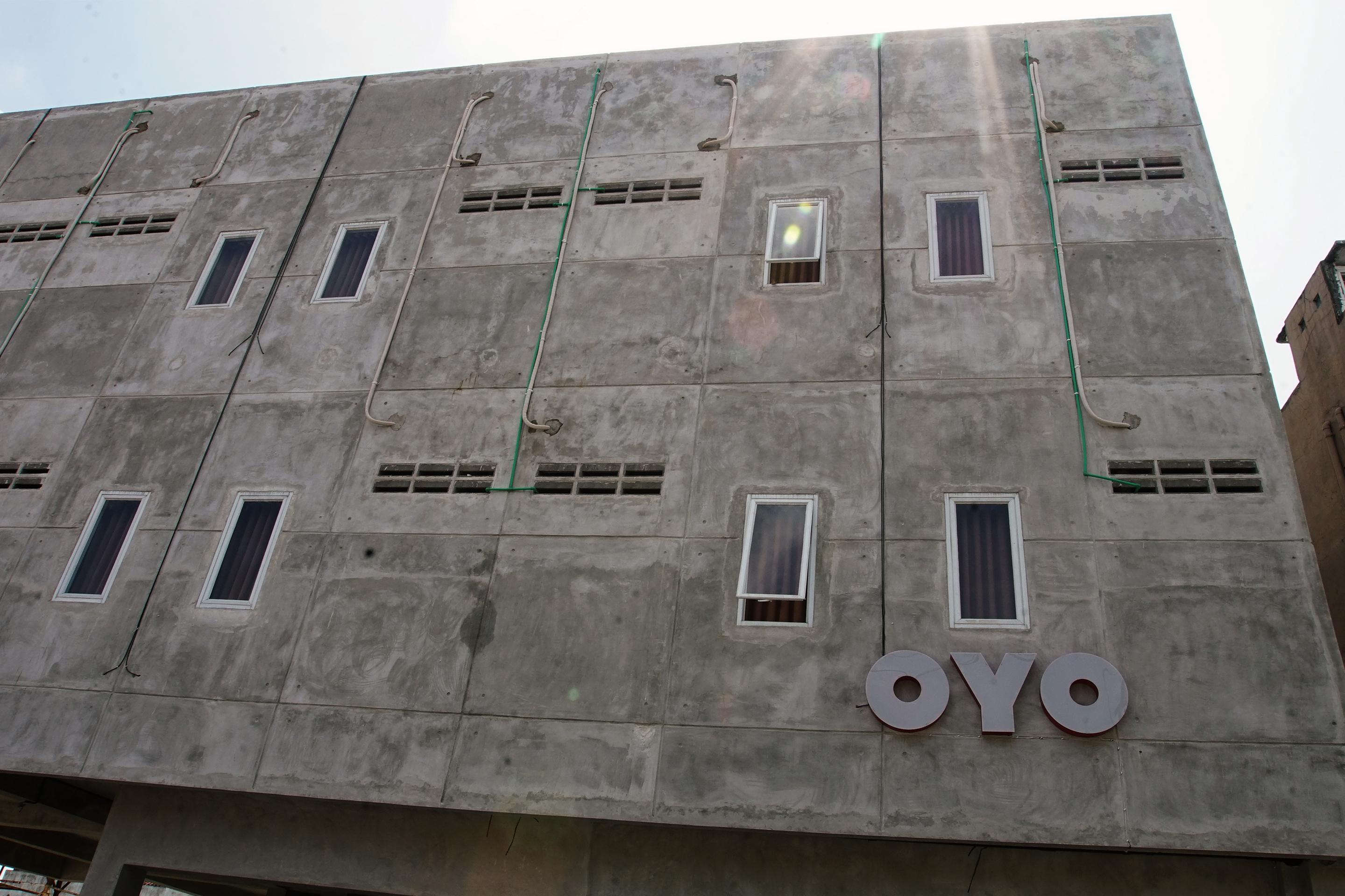 Oyo 183 The Pipe House Hotel Palembang Bagian luar foto
