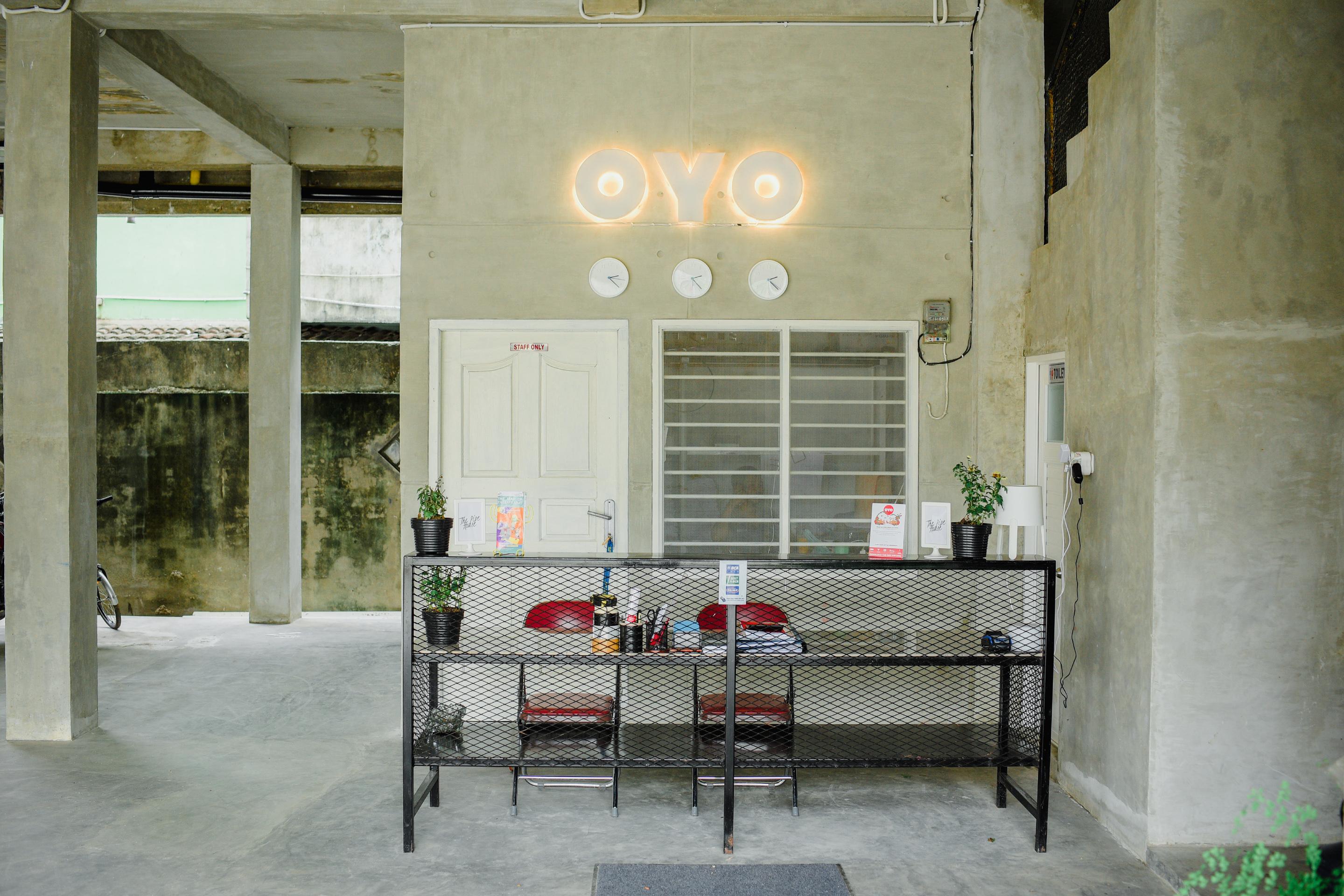Oyo 183 The Pipe House Hotel Palembang Bagian luar foto