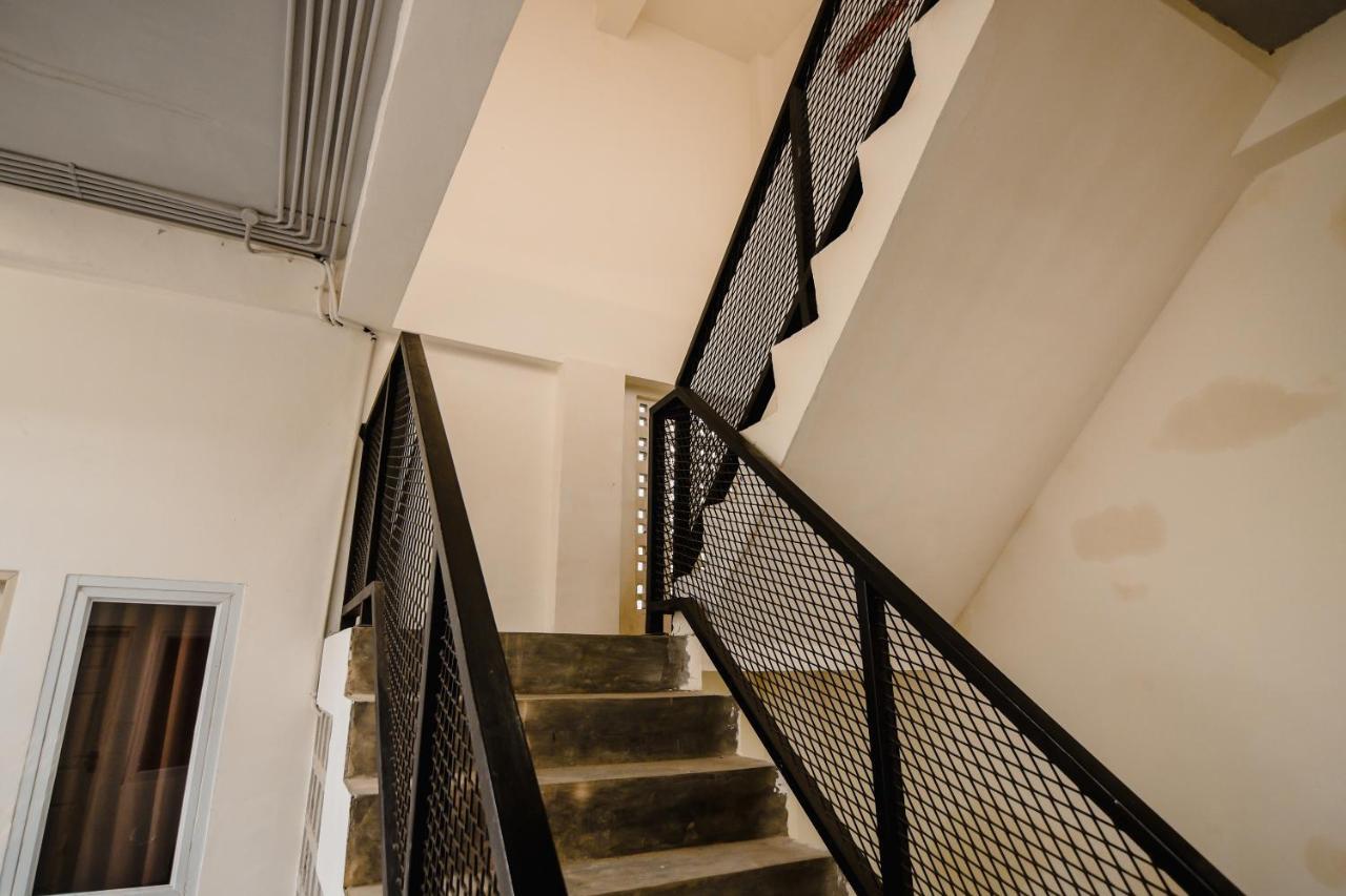 Oyo 183 The Pipe House Hotel Palembang Bagian luar foto