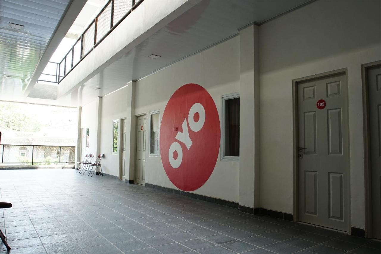 Oyo 183 The Pipe House Hotel Palembang Bagian luar foto