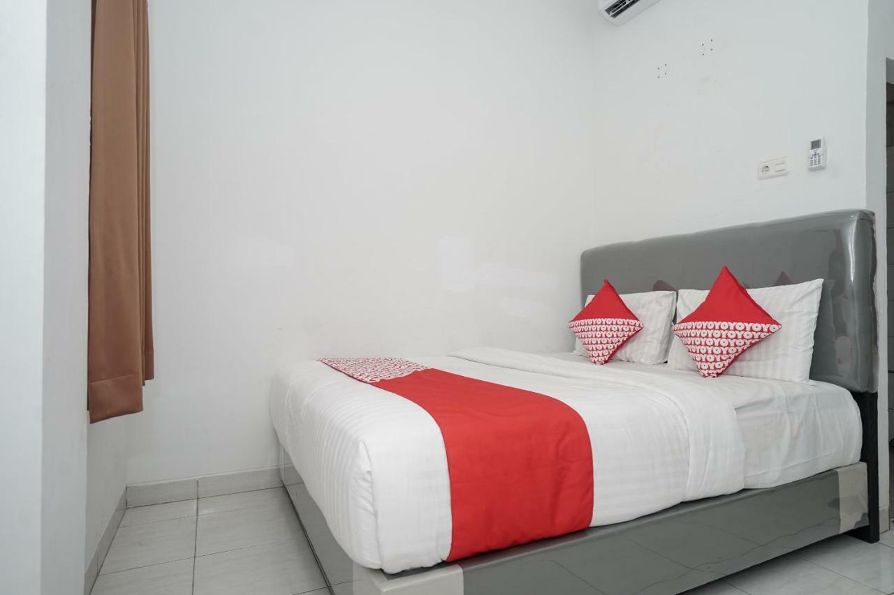 Oyo 183 The Pipe House Hotel Palembang Bagian luar foto