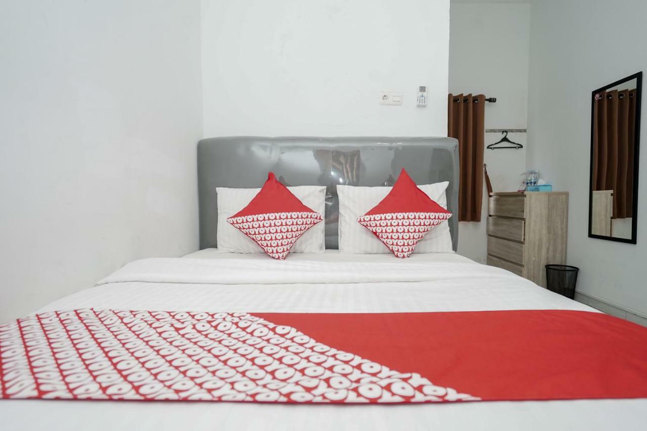 Oyo 183 The Pipe House Hotel Palembang Bagian luar foto