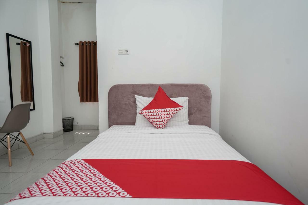 Oyo 183 The Pipe House Hotel Palembang Bagian luar foto