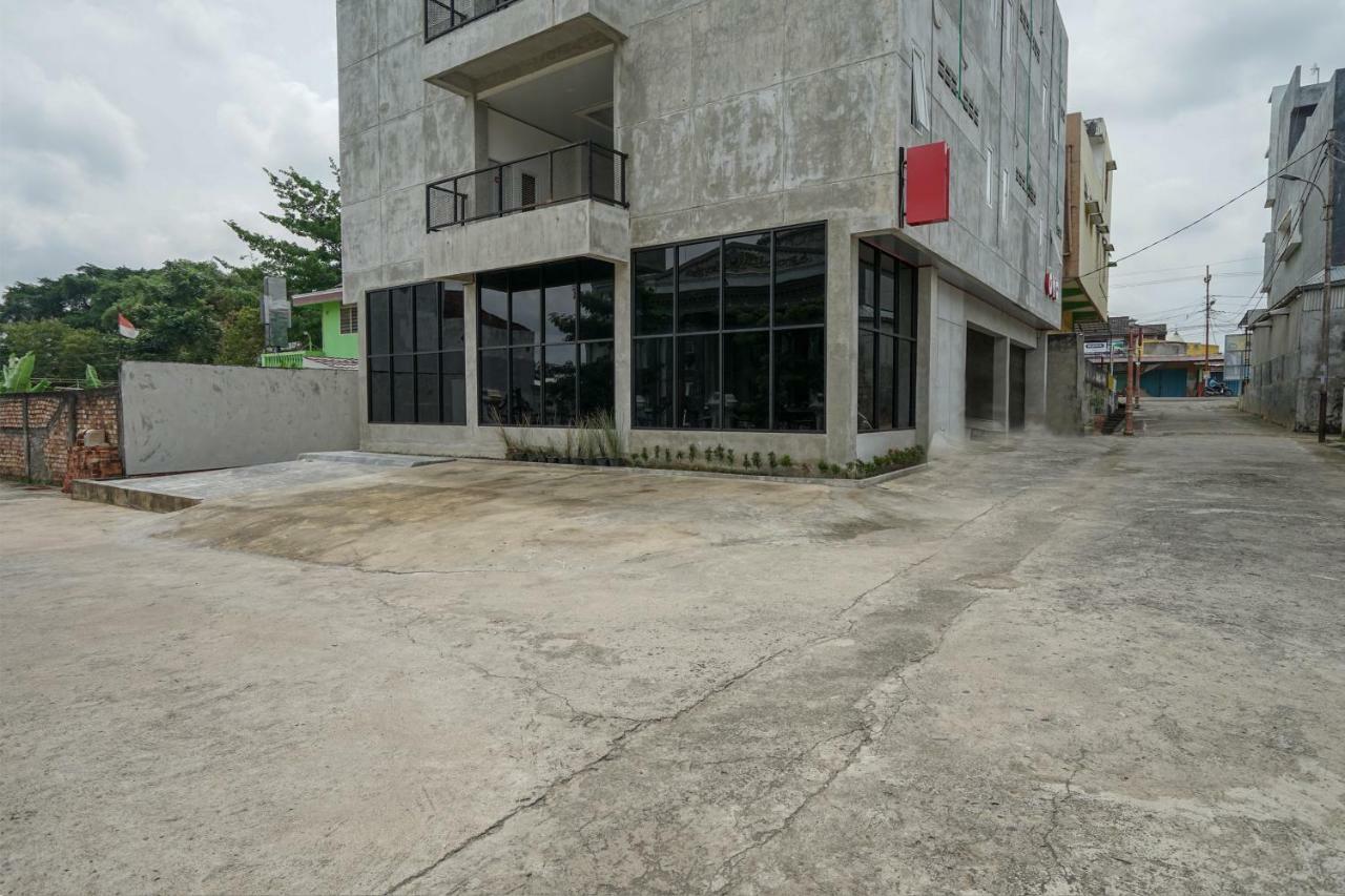 Oyo 183 The Pipe House Hotel Palembang Bagian luar foto