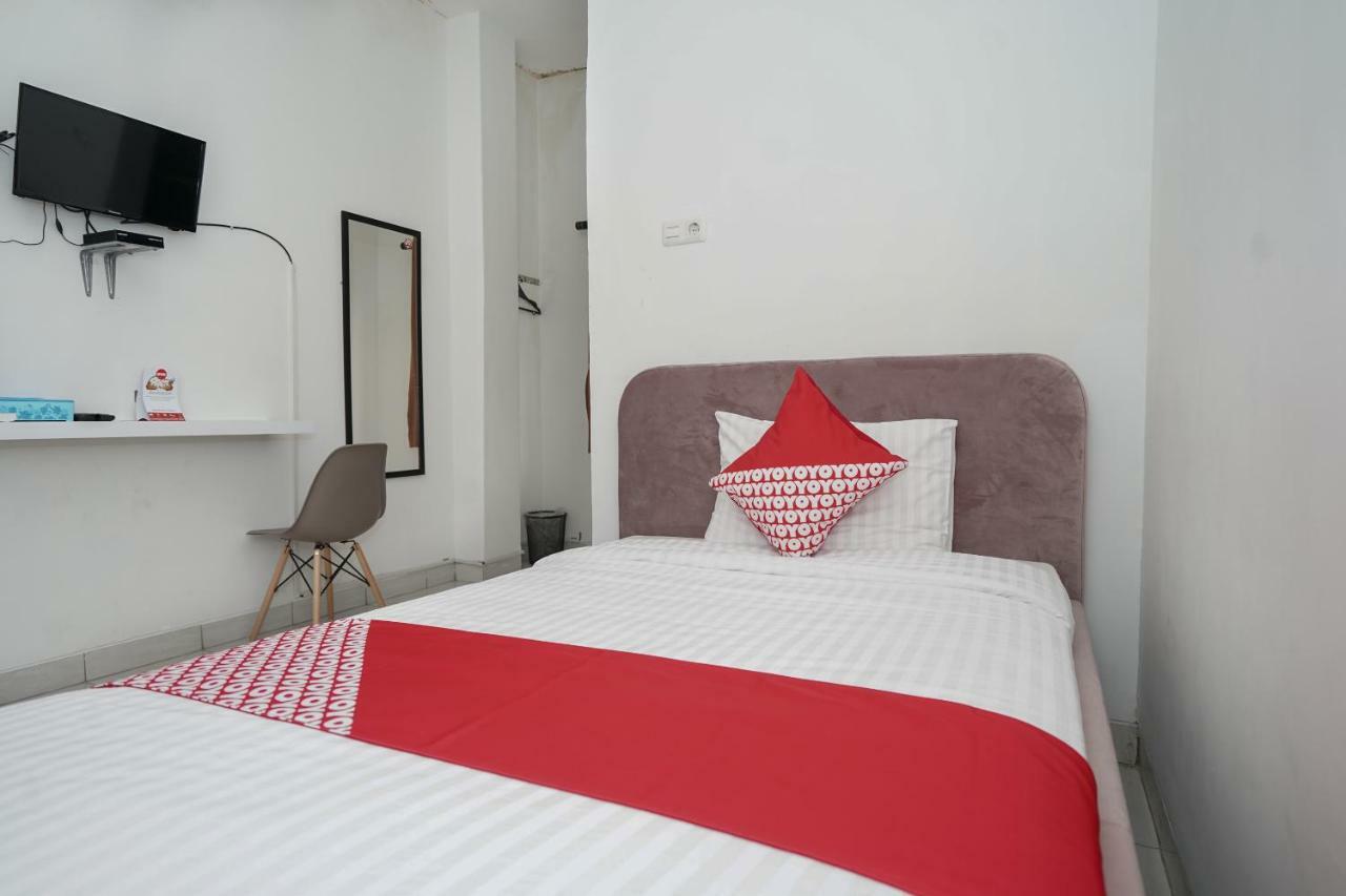 Oyo 183 The Pipe House Hotel Palembang Bagian luar foto