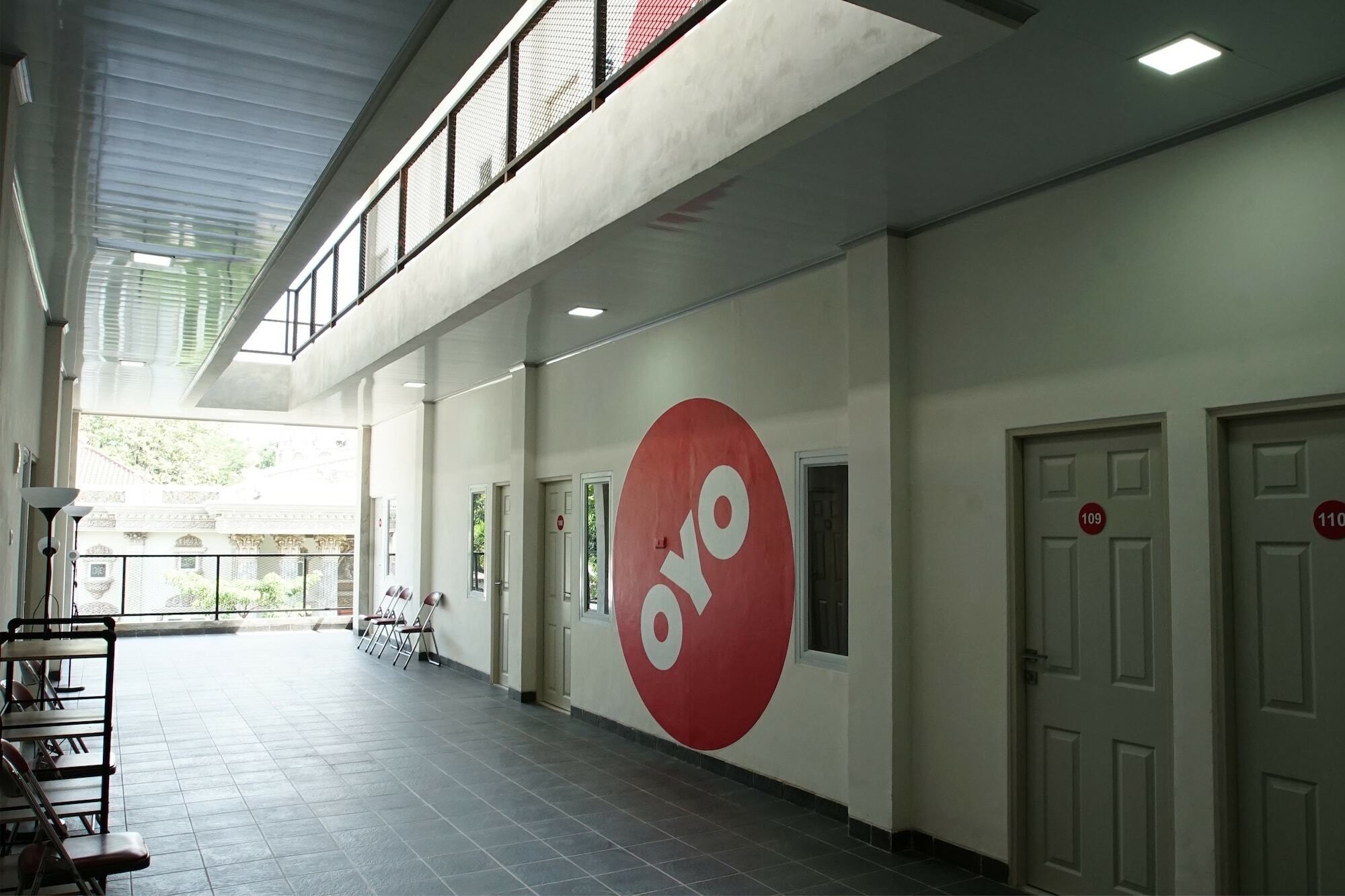 Oyo 183 The Pipe House Hotel Palembang Bagian luar foto